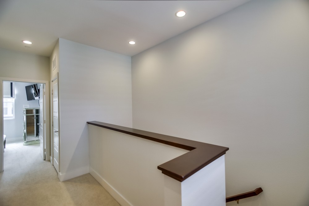 Virtual tour photo 29 of 59 for Modern Oasis Dr