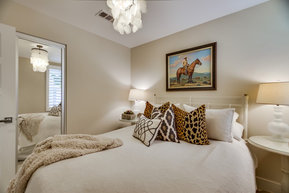 Virtual tour photo 42 of 59 for Modern Oasis Dr