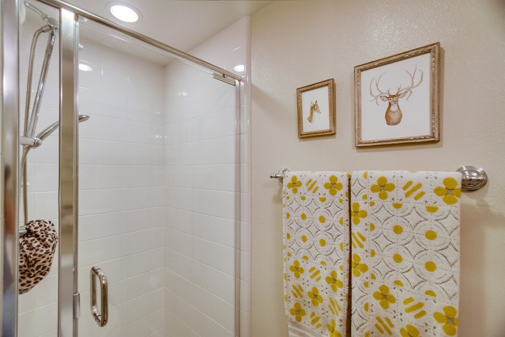 Virtual tour photo 45 of 59 for Modern Oasis Dr