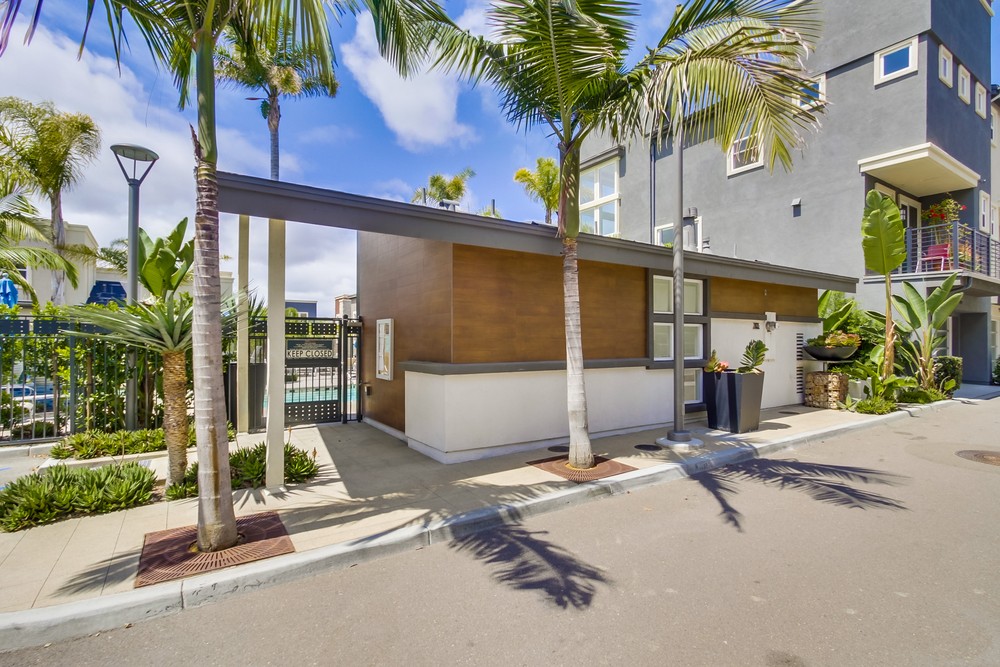 Virtual tour photo 53 of 59 for Modern Oasis Dr