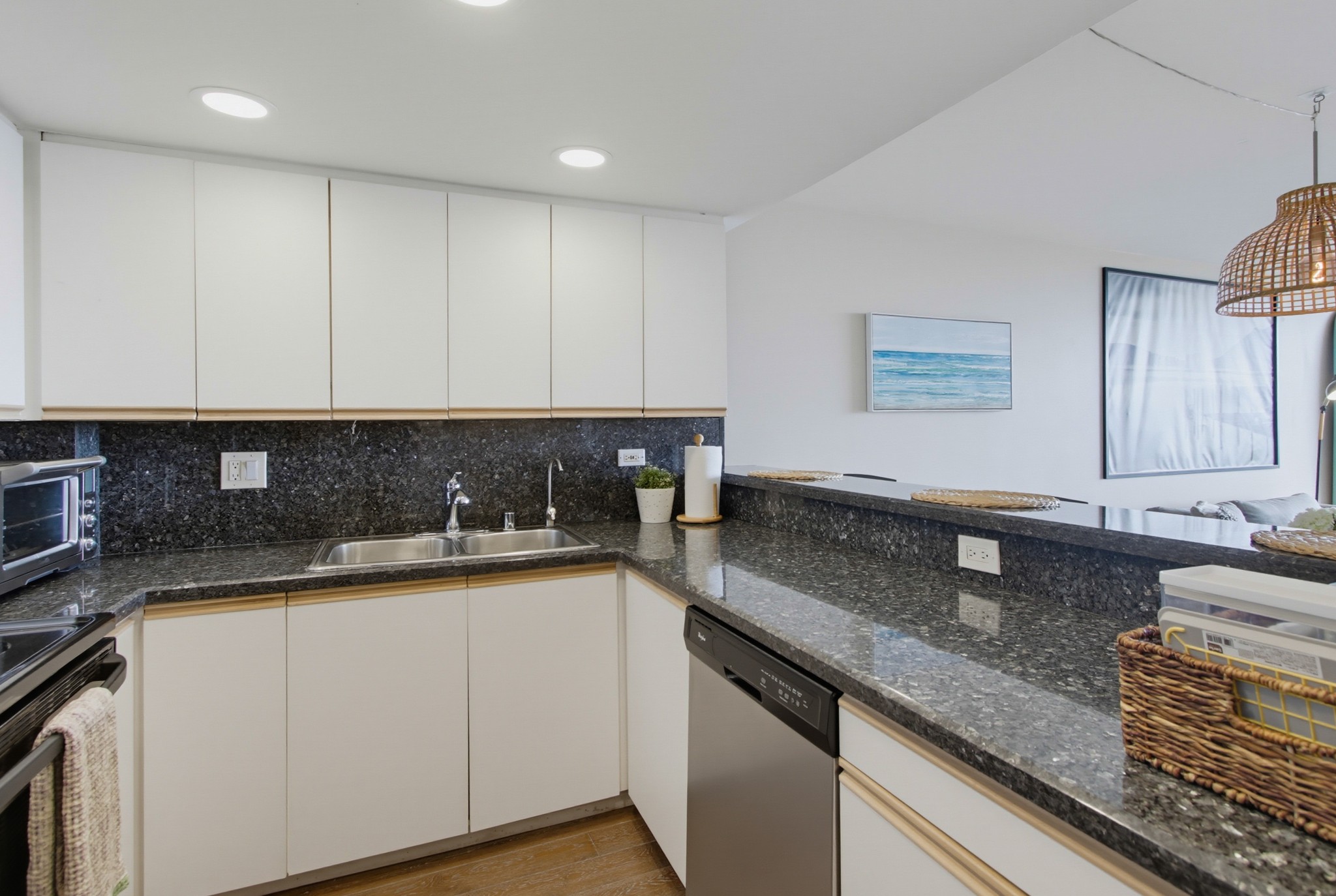 Virtual tour photo 12 of 70 for THE PACIFIC TOWER