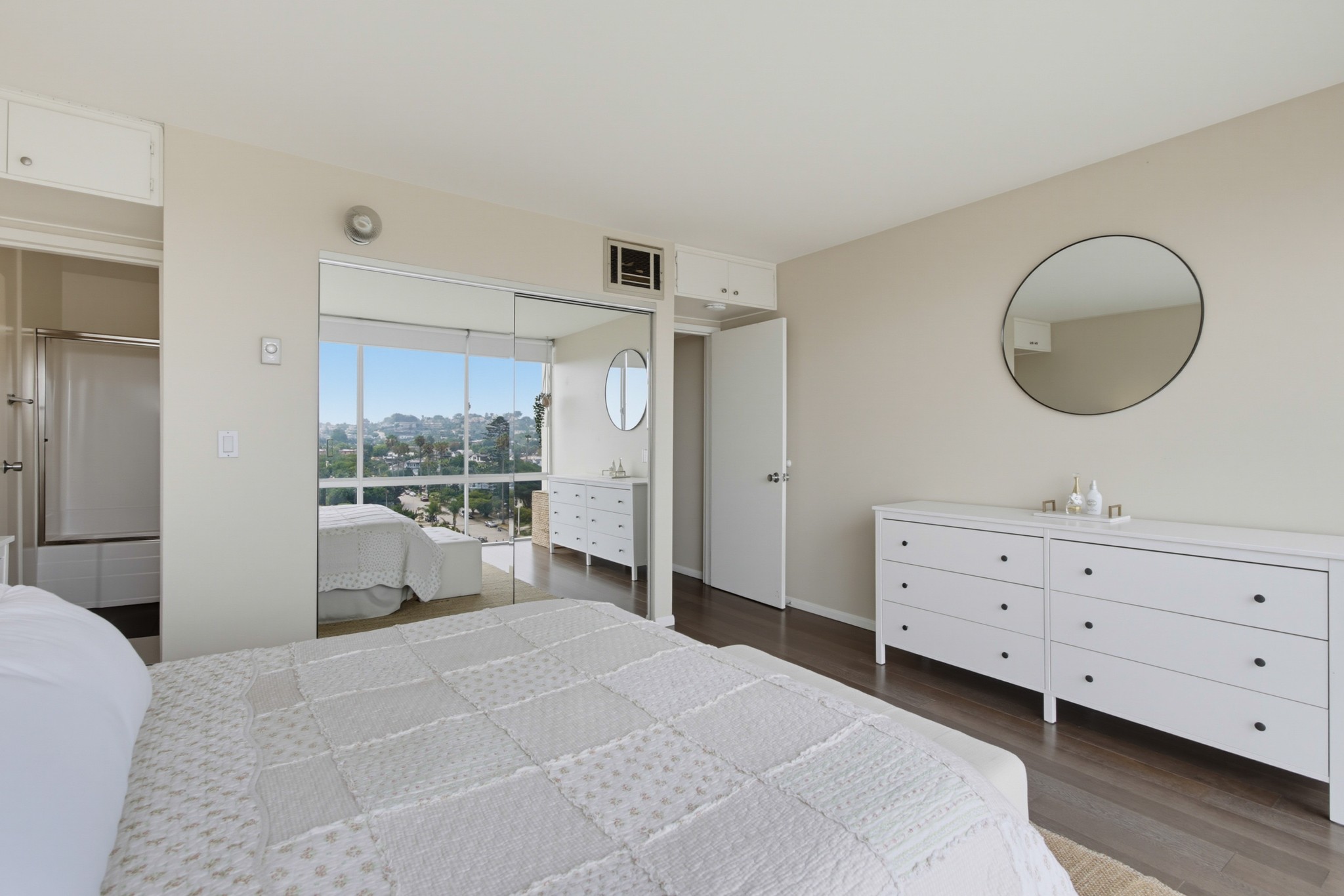 Virtual tour photo 17 of 70 for THE PACIFIC TOWER